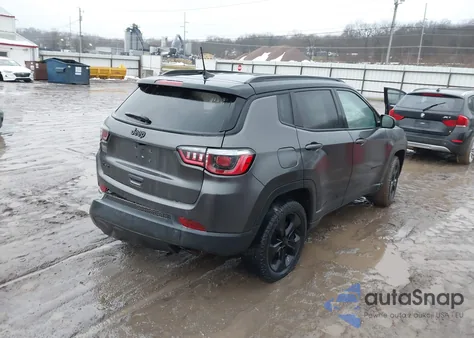 2019 Jeep Compass Altitude 4X4 z USA, uszkodzony, nr VIN 3C4NJDBB6KT653009